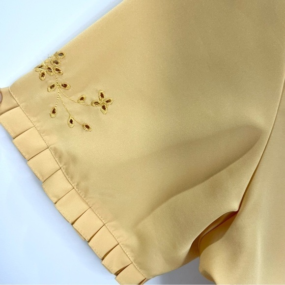Vintage pleated embroidered mustard yellow short sleeve blouse - Picture 8 of 8